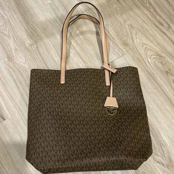Michael Kors Signature Logo Tote with Pouch & Long Strap – Large‎